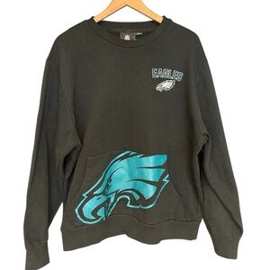 NFL women’s Philadelphia Eagles size L sweatshirt with a large pocket on front